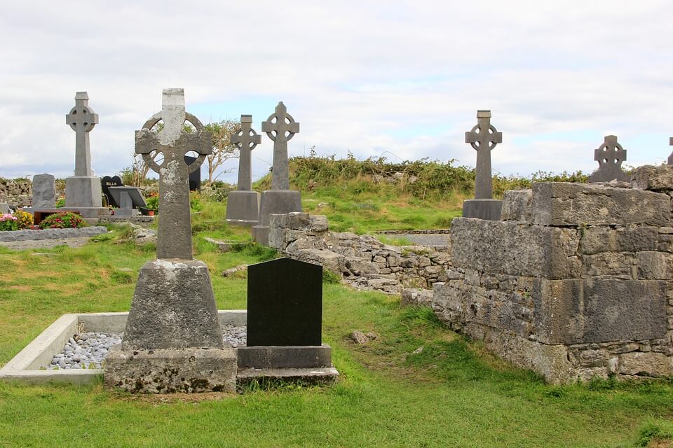 Cruz celta en cementerio